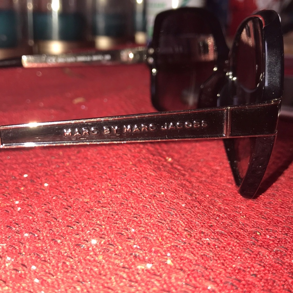 SOLD 🎈🎈🎈 Marc by Marc Jacobs sunglasses - Picture 4 of 8